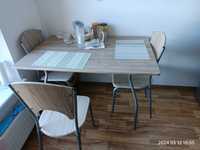stół kuchenny z 4 krzesłami