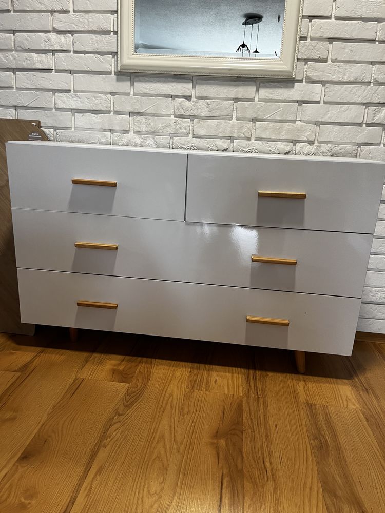 Komoda biala z szufladami