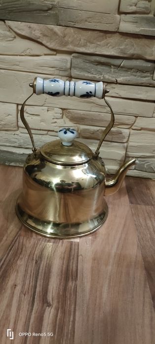Czajnik z bardzo ciekawa Rączka