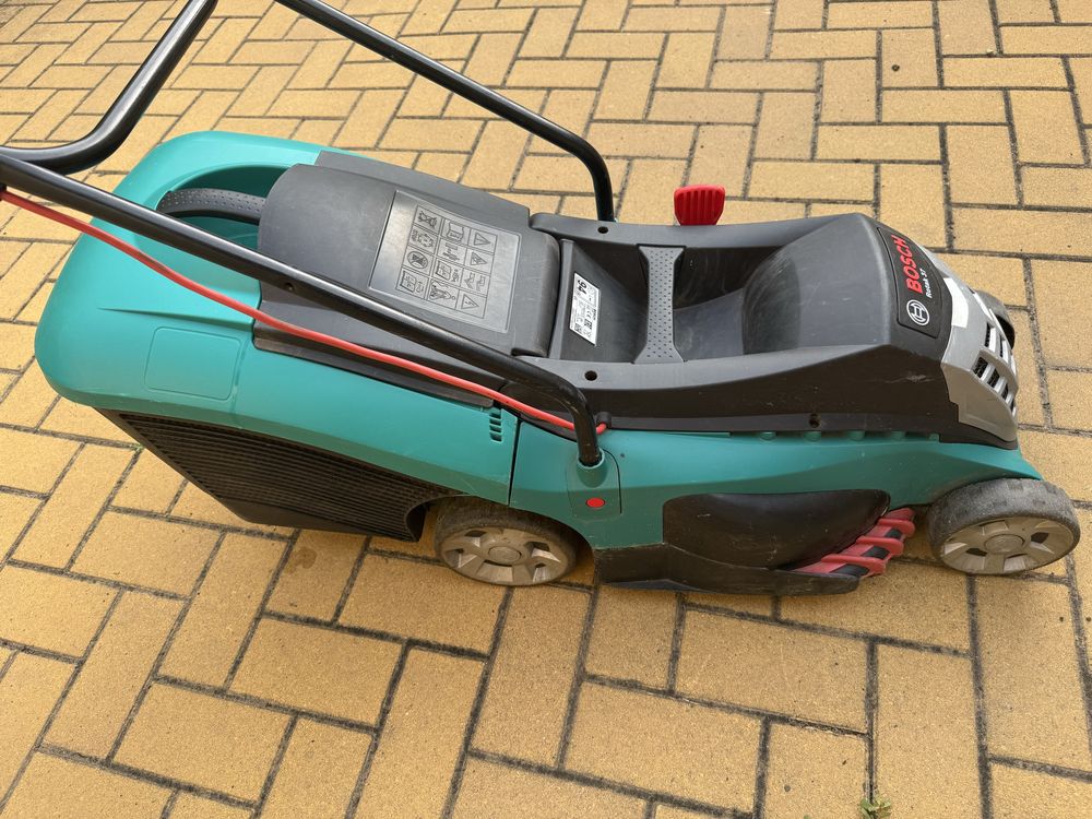 Газонокосарка Bosch Rotak 37 під ремонт