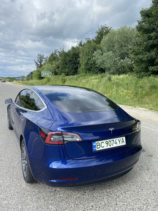 Продаж тесла модель 3 2020 рік