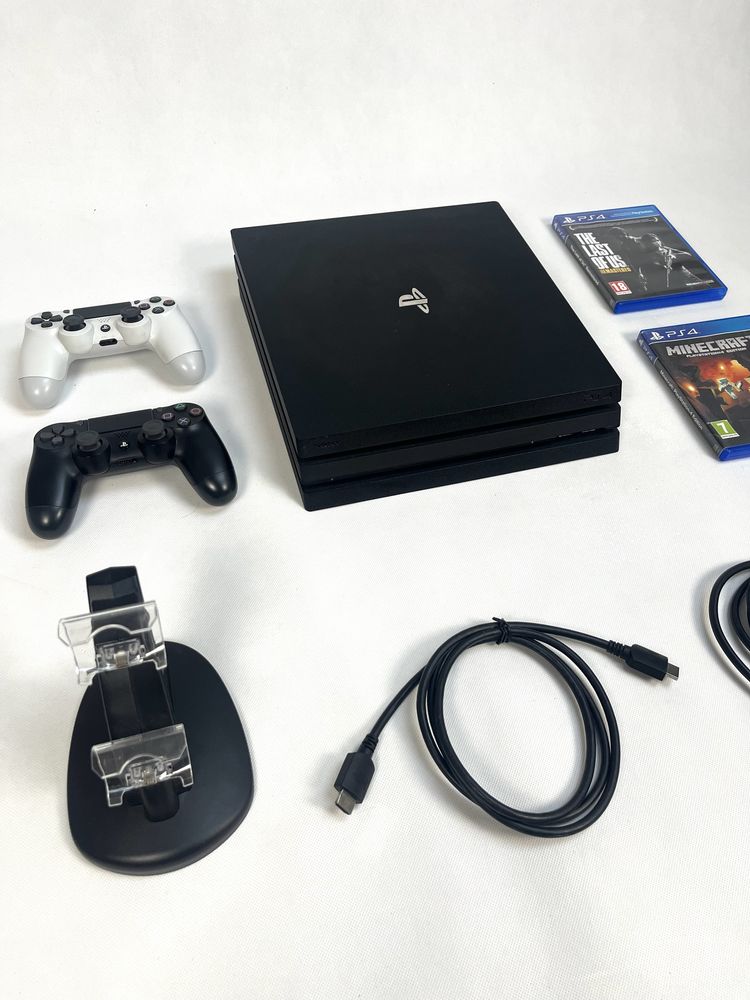 PS4 PlayStation 4 PRO + 2 pady + Ladowarka do padów + 2 gry