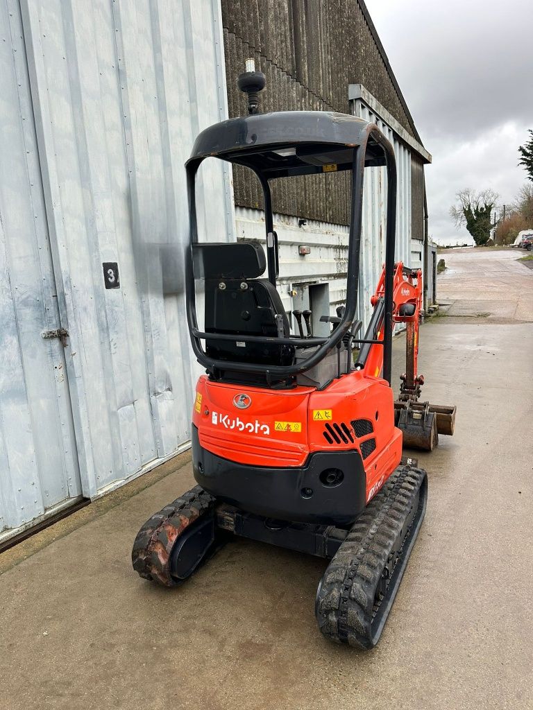 Mini Giratória Kubota U17  2018 com 2500 horas