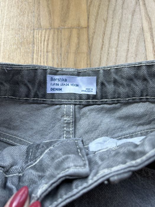 Spodnie jeansowe dżinsowe z wysokim stanem MOM z dziurami