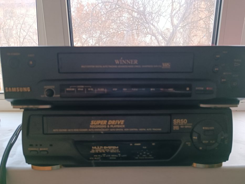 Відеомагнітофони Samsung, Panasonic