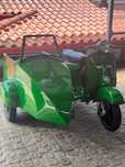 Vespa com saidcar