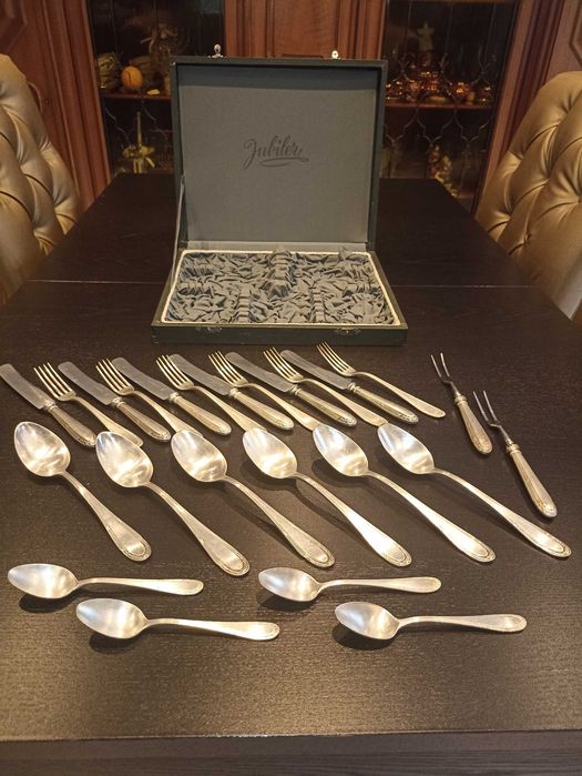 Sprzedam posrebrzane sztućce Fraget. Zestaw 24 sztućców za cenę 530 zł