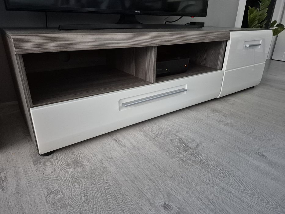 Szafka rtv Avensis Agata Meble