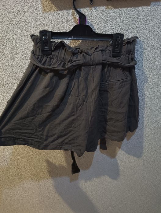 Krótkie spodenki damskie w idealnym stanie. Rozmiar 36 S 
Szerokość w