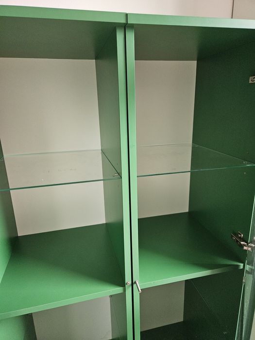 Szafa zielona z przeszkleniem witryna regał zamykany