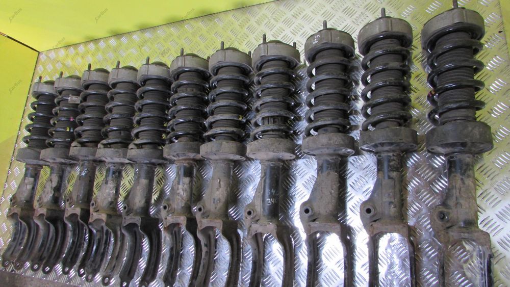 Пневмостойка VW Touareg NF FL стійка пневма стойка туарег передня ліва