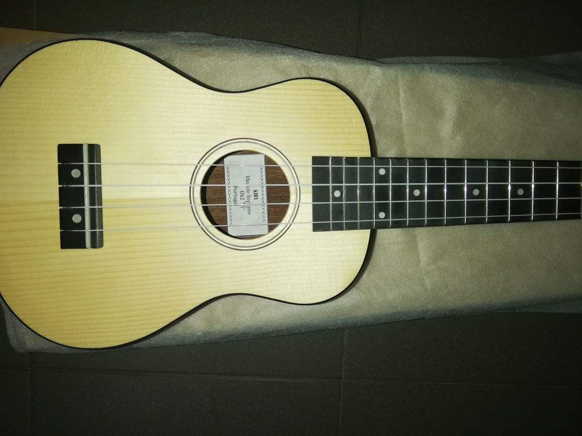 Ukulele soprano madeiras nobres