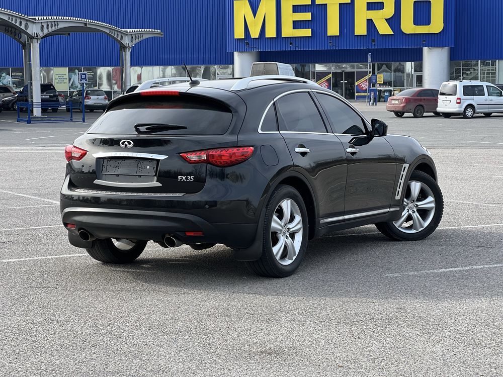 Infiniti FX 35 2011 год  3.5 газ