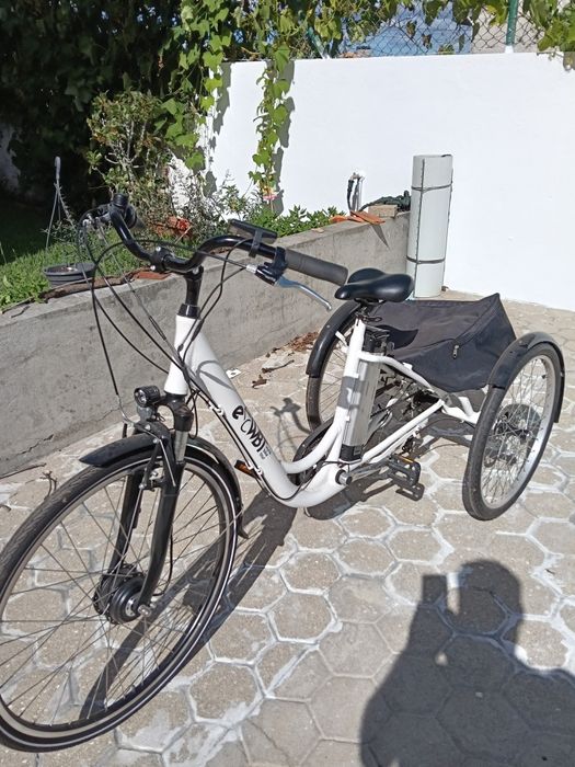 Triciclo elétrico