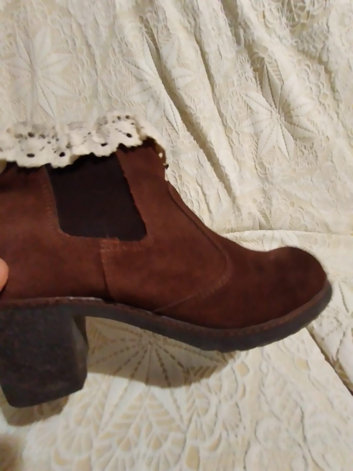 Botas de salto com renda