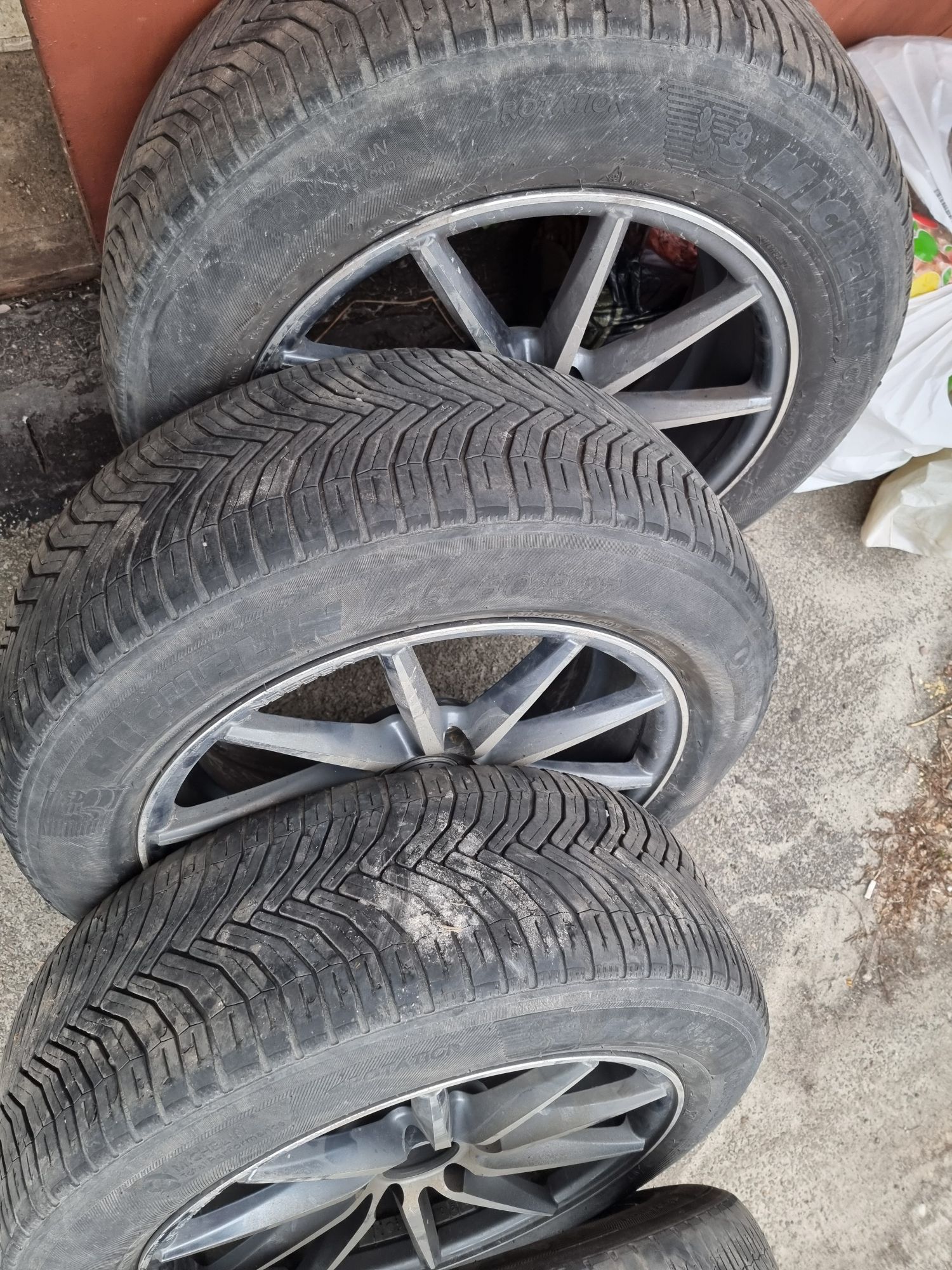 Комплект шин Michelin Crossclimate 215/60 R17