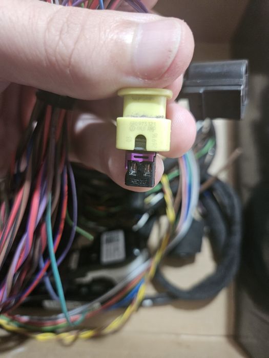 Фишка фішка 6R0973323 з проводами