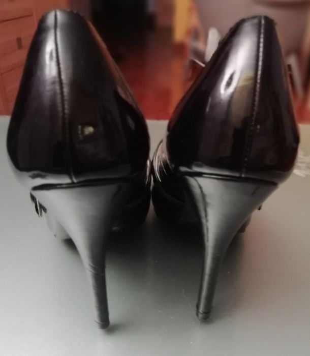 Buty na wysokim obcasie, lakierki