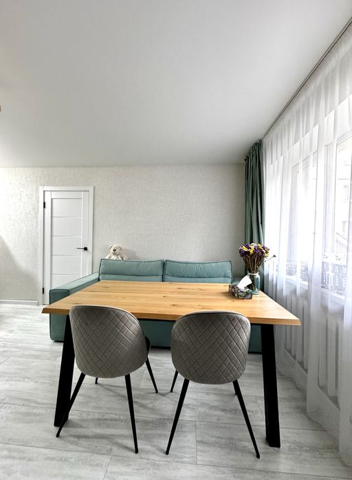 Продаж двокімнатної квартири з ремонтом в центрі міста