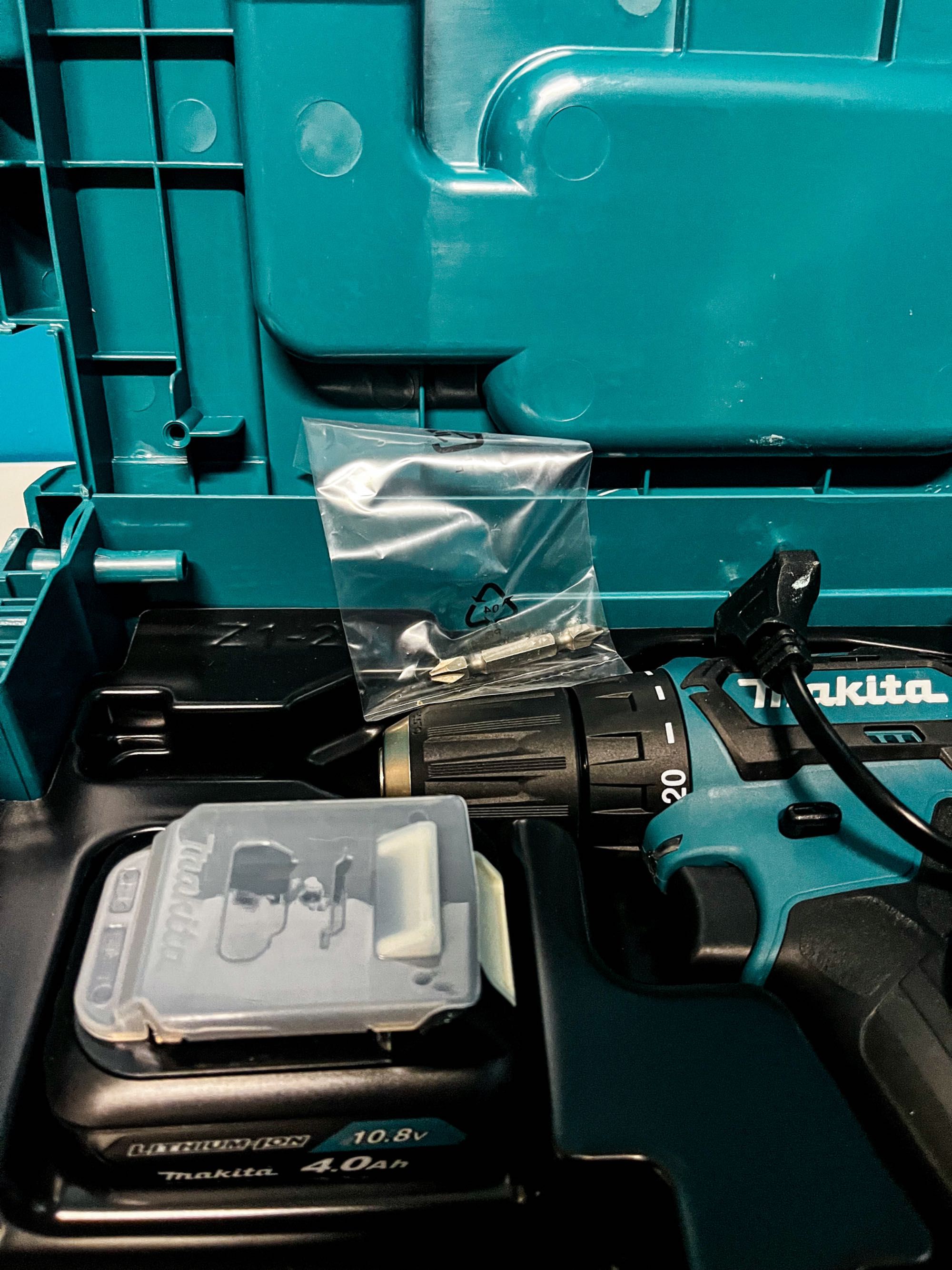Makita DF332DSM3J – Ultra lekka wkrętarka z 3akumulatorami i ładowarką