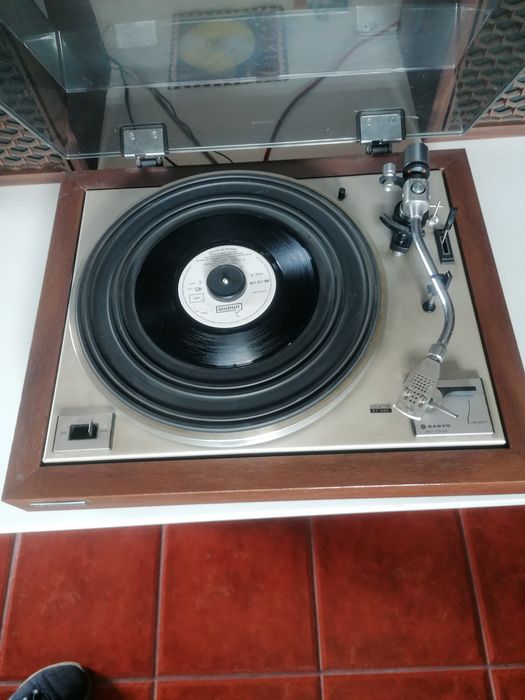 Gira Discos Sanyo TP 625