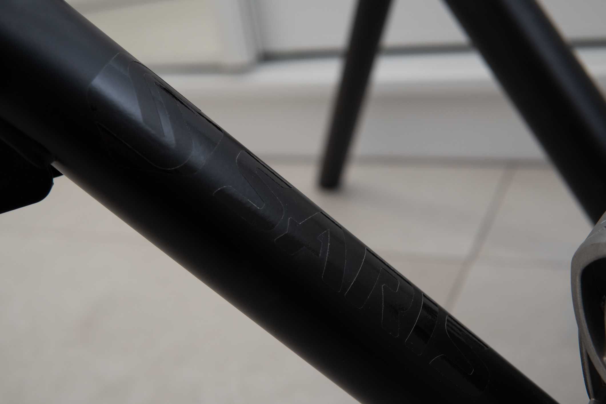 Saris fluid 2 trenażer rowerowy kompatybilny ze zwift