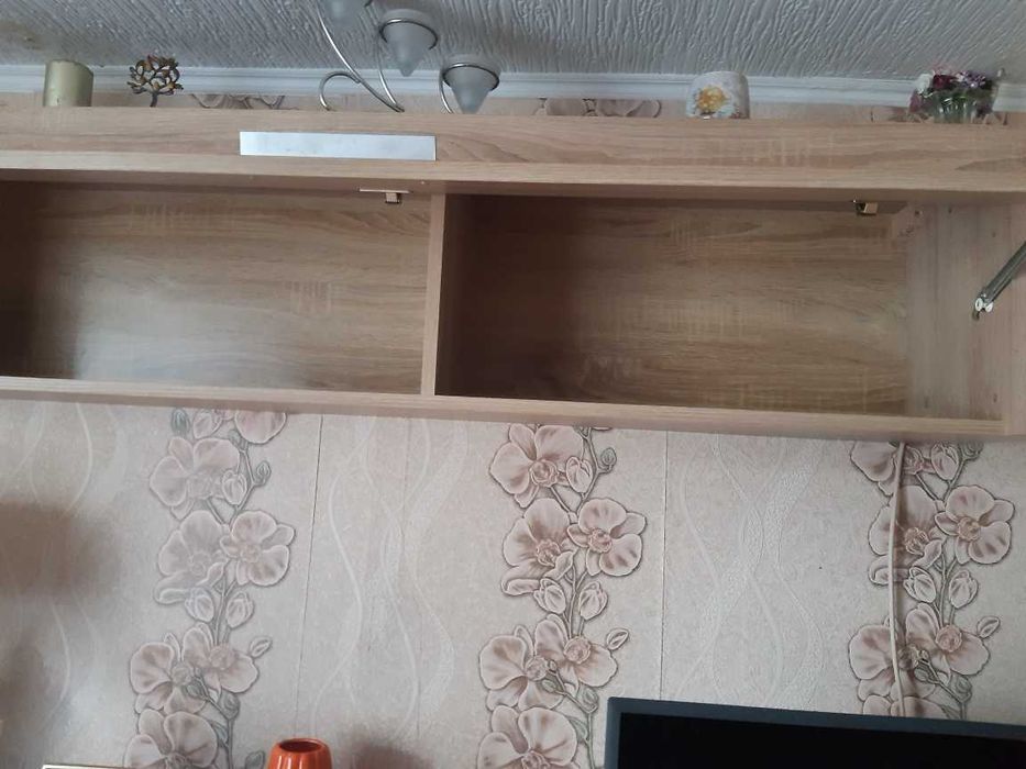 Półja wisząca  zmykana w bardzo dobrym stanie