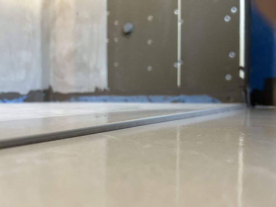 Montaż plytek wielkoformatowych