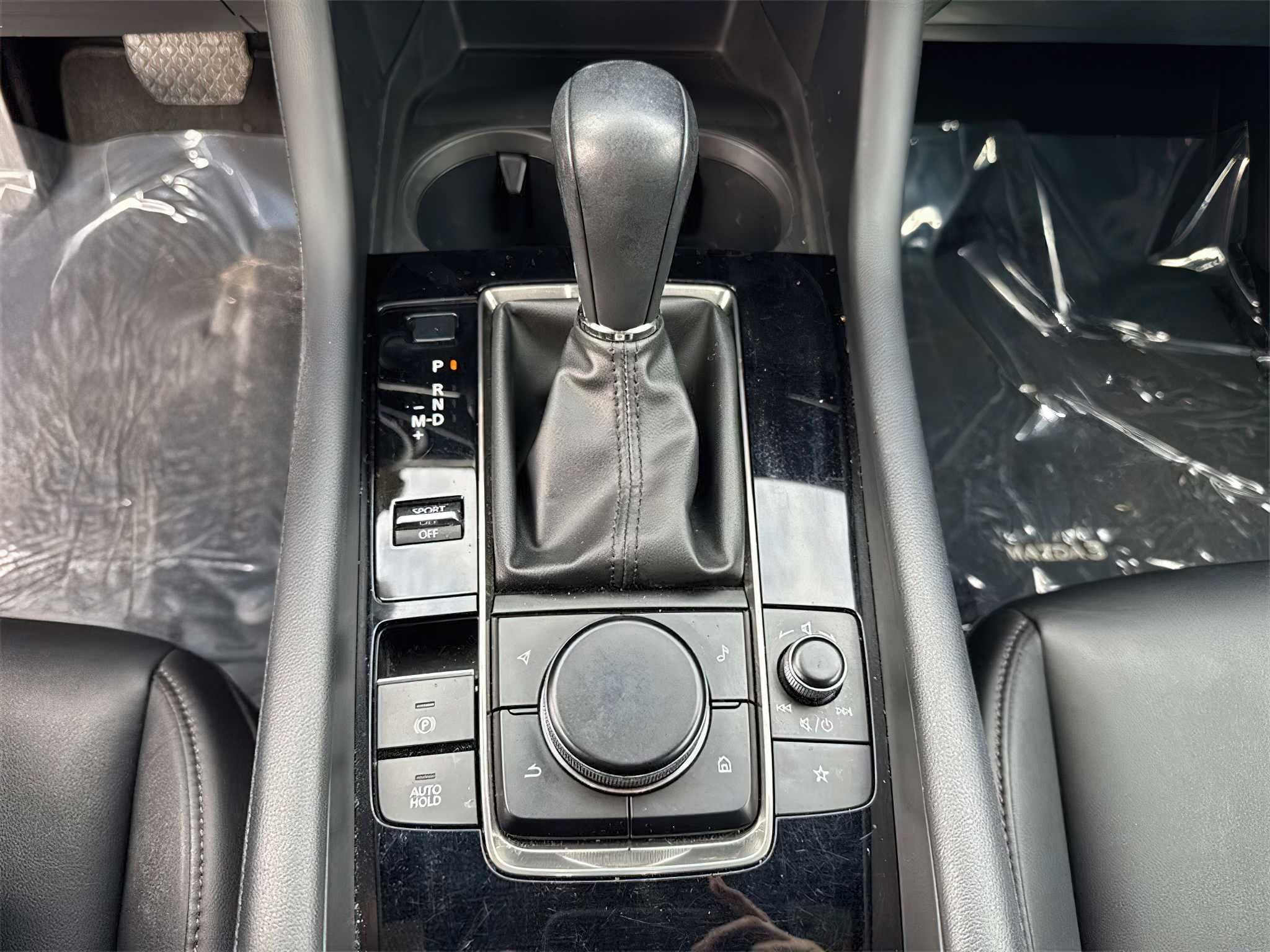 Mazda 3     2022