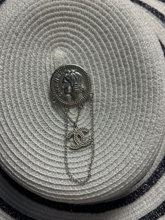 Брошка Chanel монета оригінал!!!