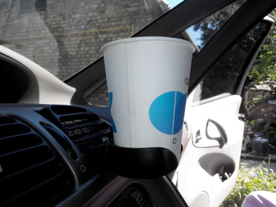 Держатель для стакана на воздушные решетки в автомобиль