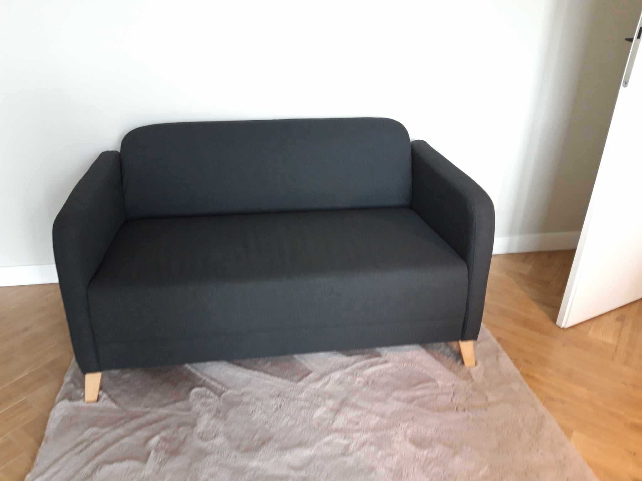 mała stylowa sofa