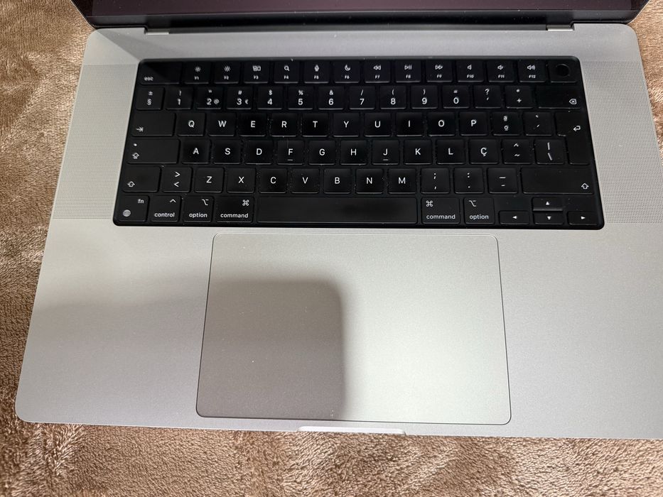 Macbook pro 16” m1 32gb ram 1tb ssd