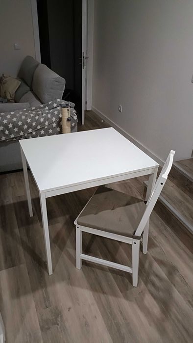 Mesa Extensível VIHALS IKEA + 2 cadeiras