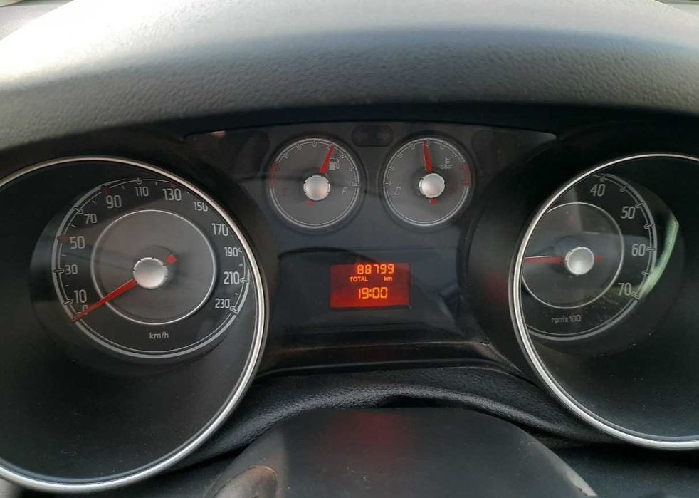 Fiat Linea 1.4 бензин 2013 року