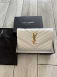 Biala torebka ysl