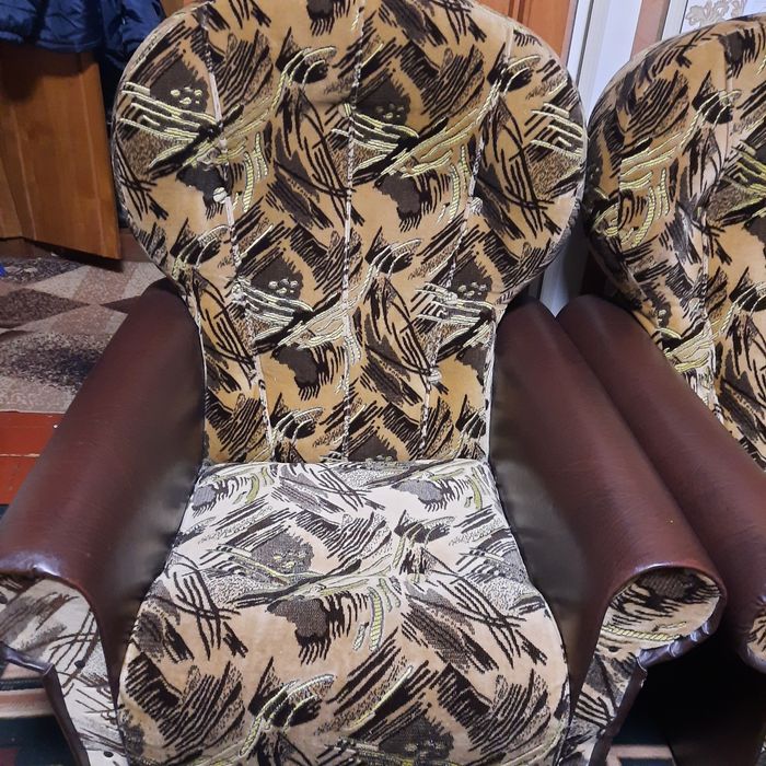 Продам крісла 2 штуки