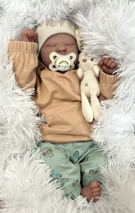 Bebé reborn feito à mão