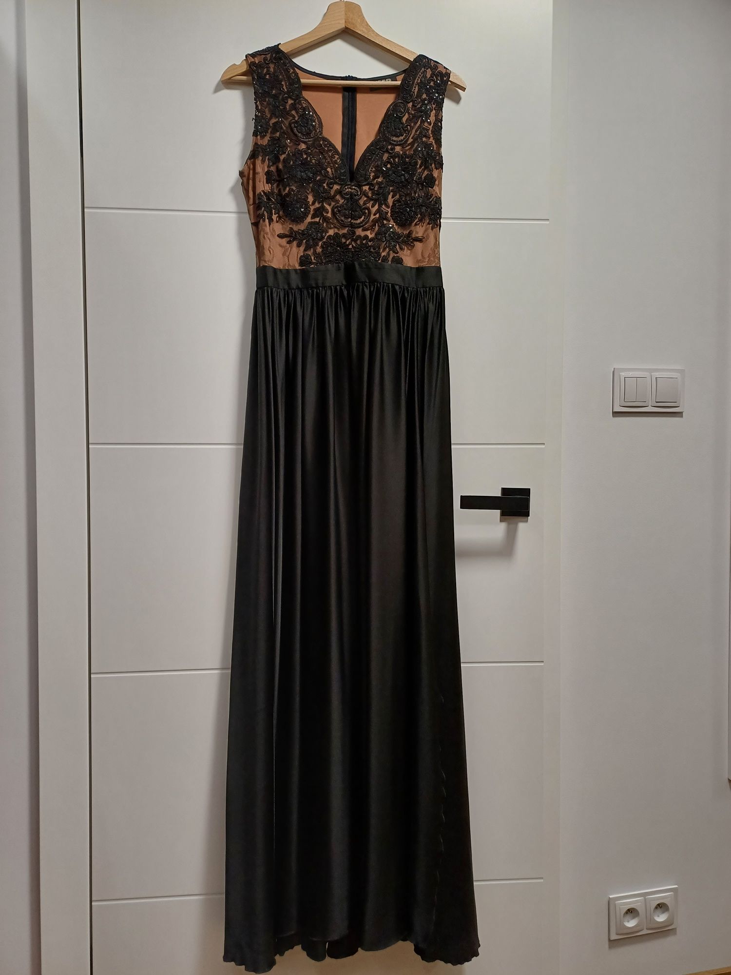 Sprzedam sukienkę firmy Emo r.38