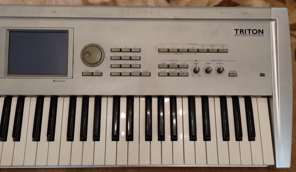 KORG TRITON (made in Japan)