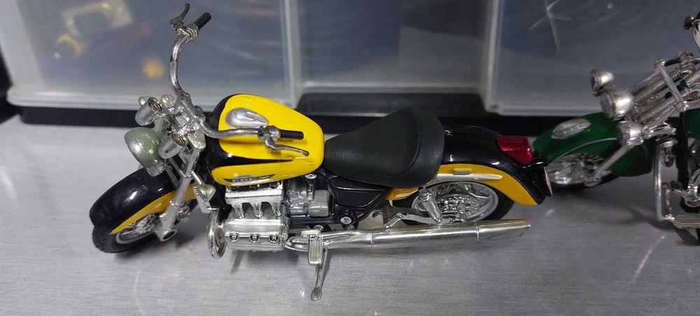 Motas escala 1/18