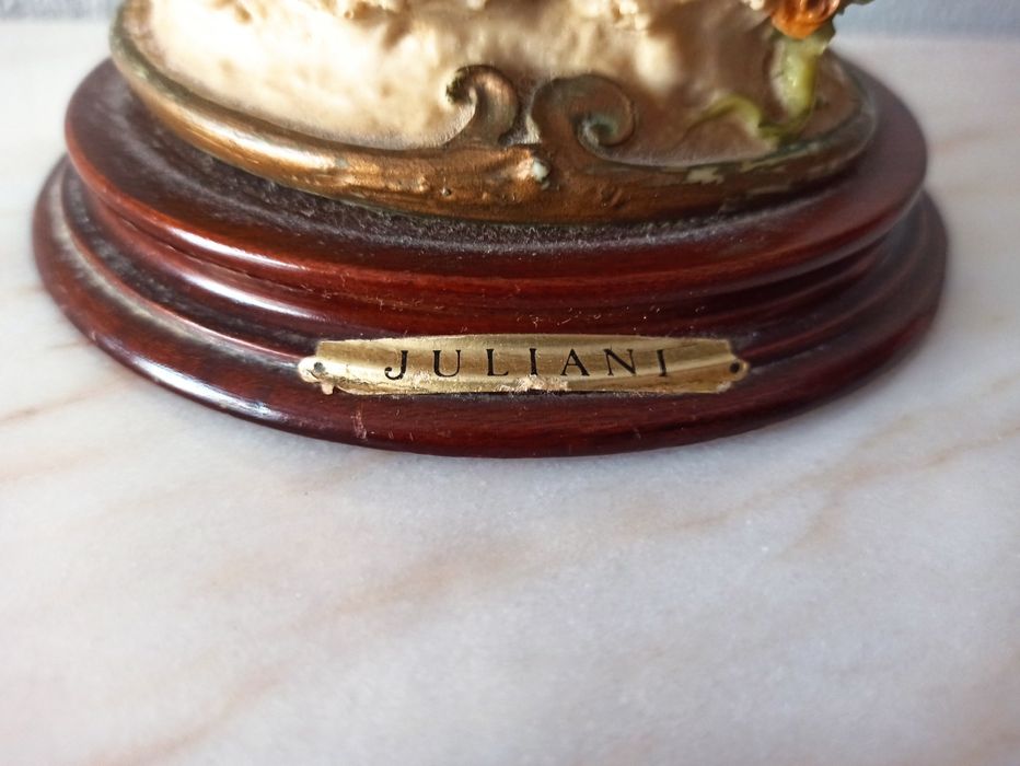 Estatuetas decorativas em Marfinite