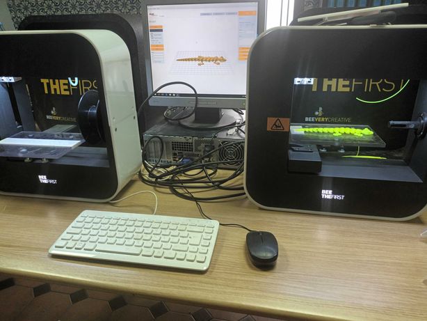 1 impressora 3D - impecável
