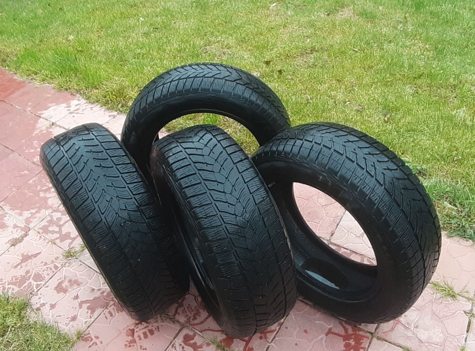 Зимові шини Goodyear 225/60R17