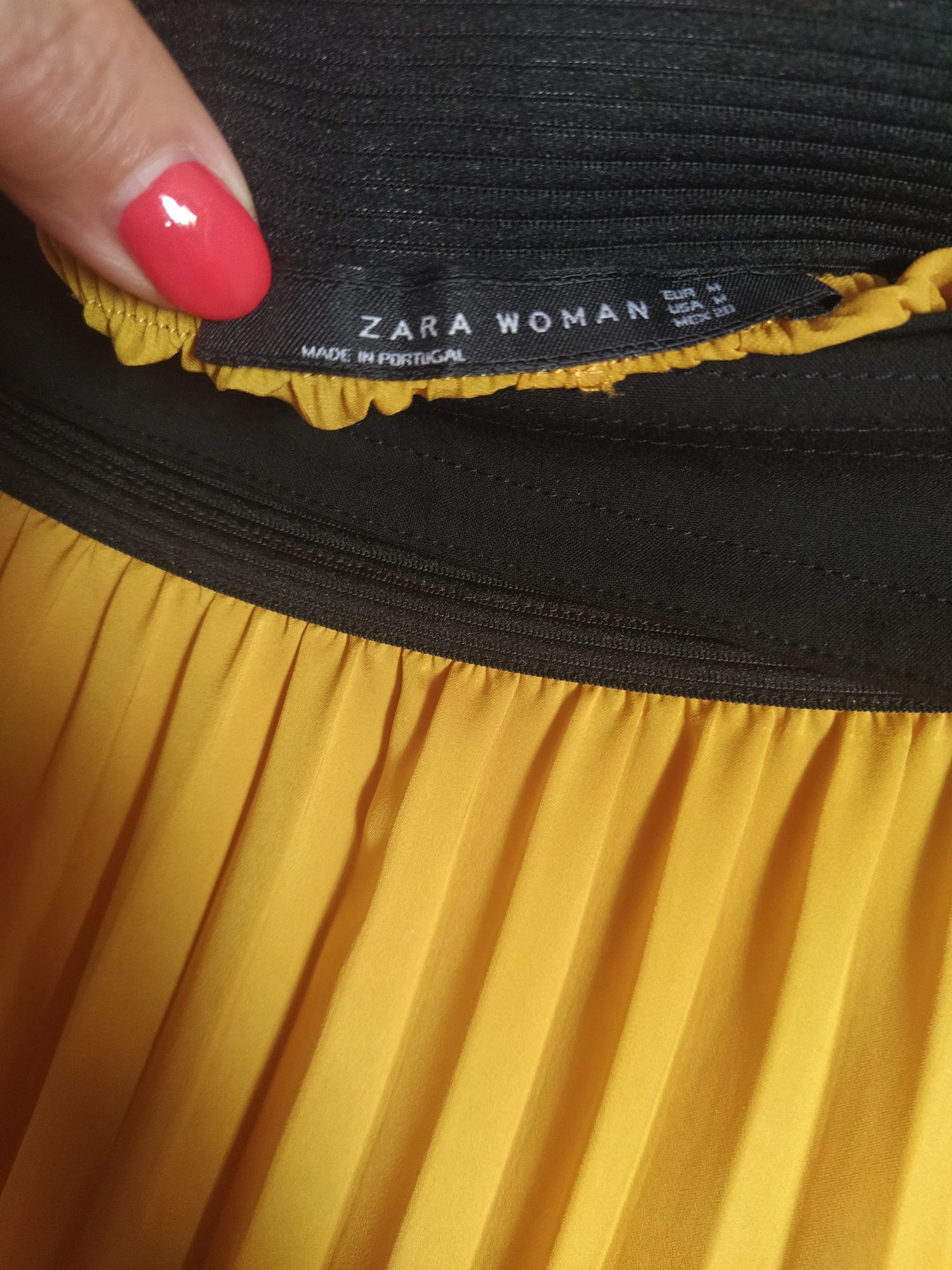 Saia plissada Zara