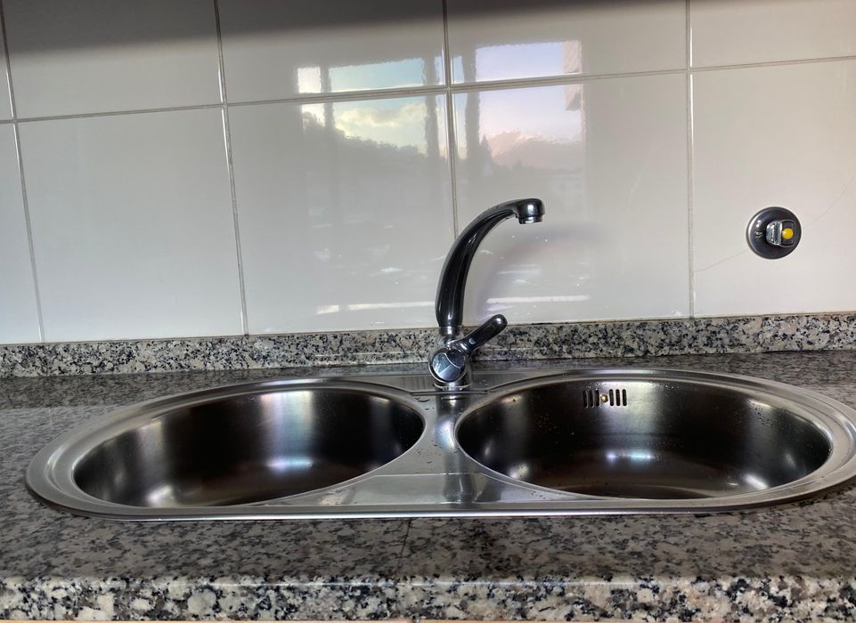Cozinha equipada em bom estado