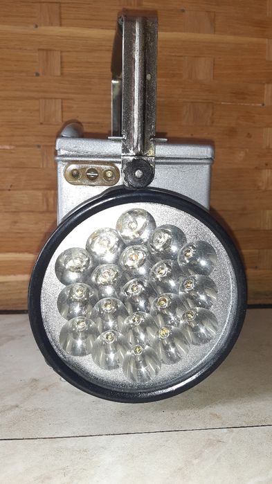 LED фонарь с зарядным