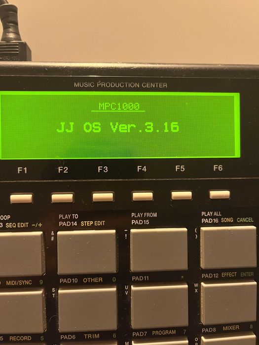 Vendo MPC 1000  JJ OS VER 3.16 /// troco por octatrack MK1