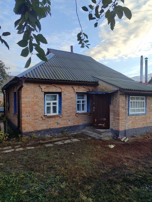 Продам будинок біля гімназії 1.   0 9 5 3901053