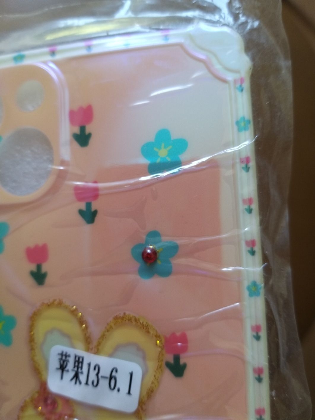 Urocze etui na iPhone 13-6.1  króliczek i kwiatki Nowe